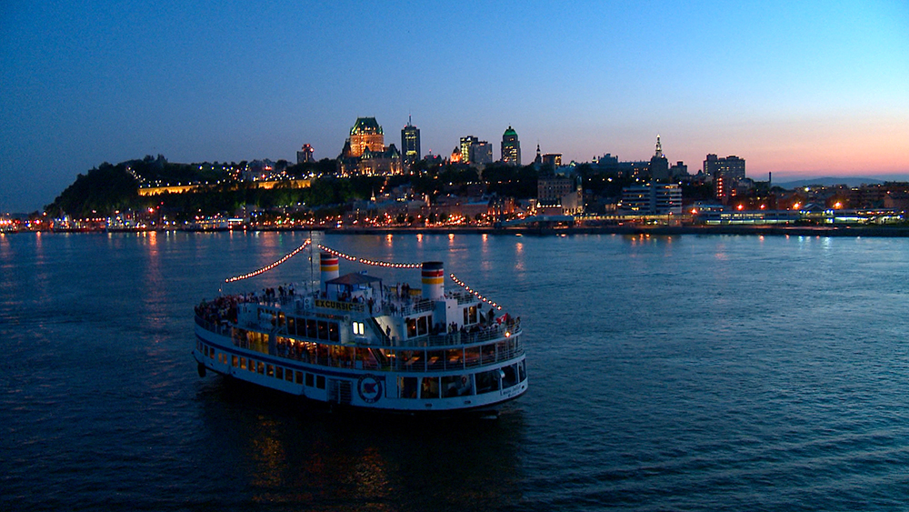 Navigation AML face à Québec et au Château Frontenac